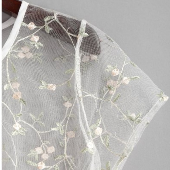 MAKE AN OFFER! Floral embroidered mesh - Picture 2 of 5